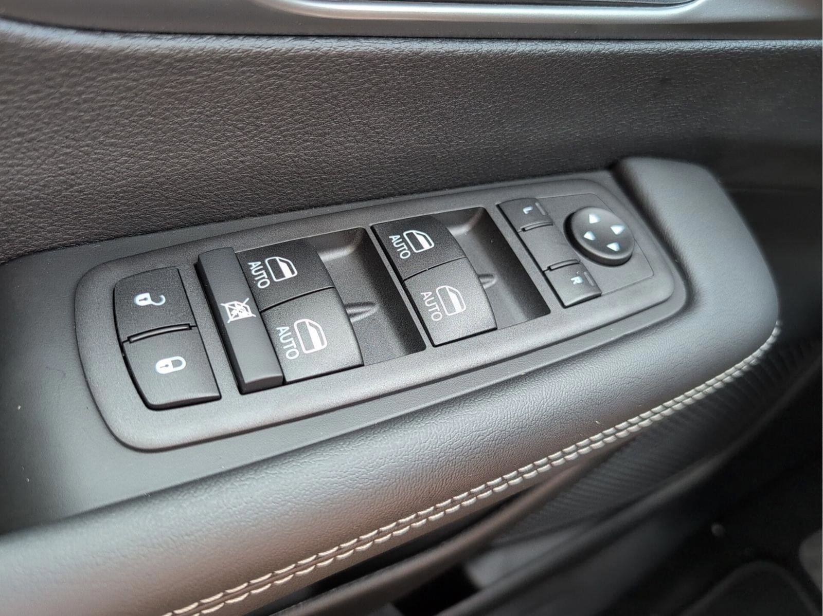 New 2026 Chrysler Pacifica Select image 13