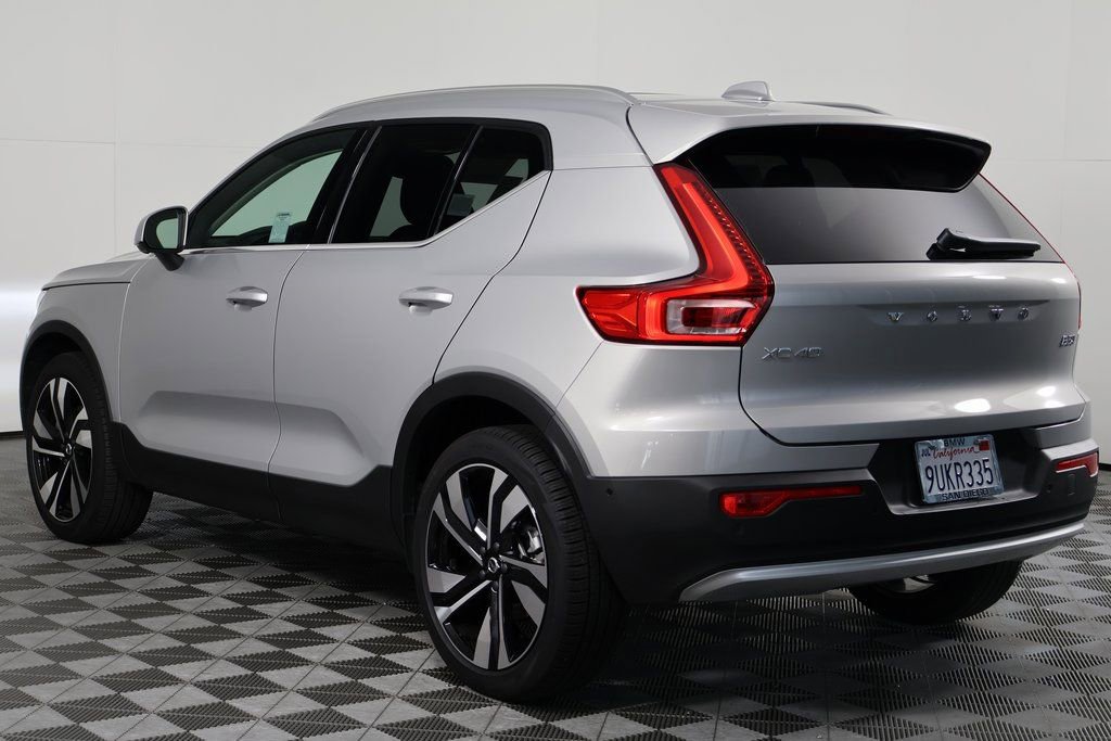 Used 2025 Volvo XC40 B5 Ultra w/ Climate Package image 6