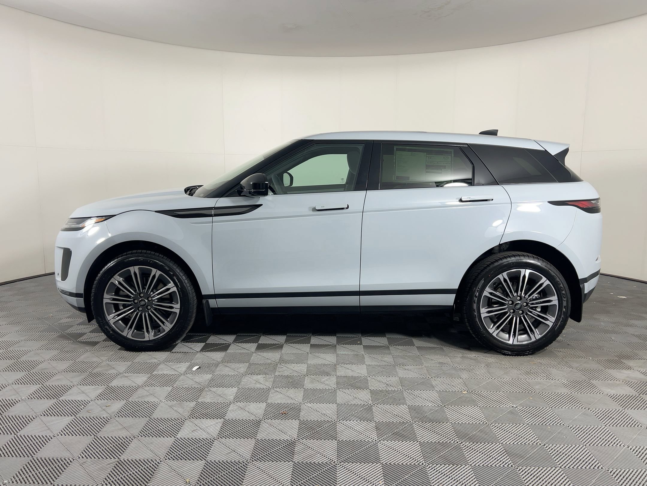 New 2026 Land Rover Range Rover Evoque S image 2