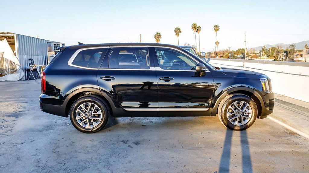 Used 2025 Kia Telluride LX image 13