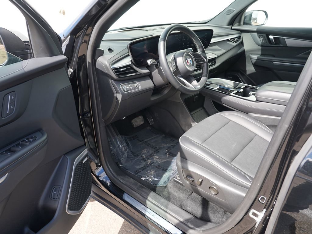 Used 2025 Buick Enclave Preferred AWD/4WD image 13