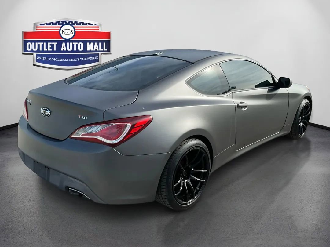 Used 2013 Hyundai Genesis 2.0T RWD image 3