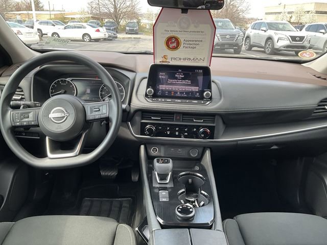 Used 2023 Nissan Rogue S image 10