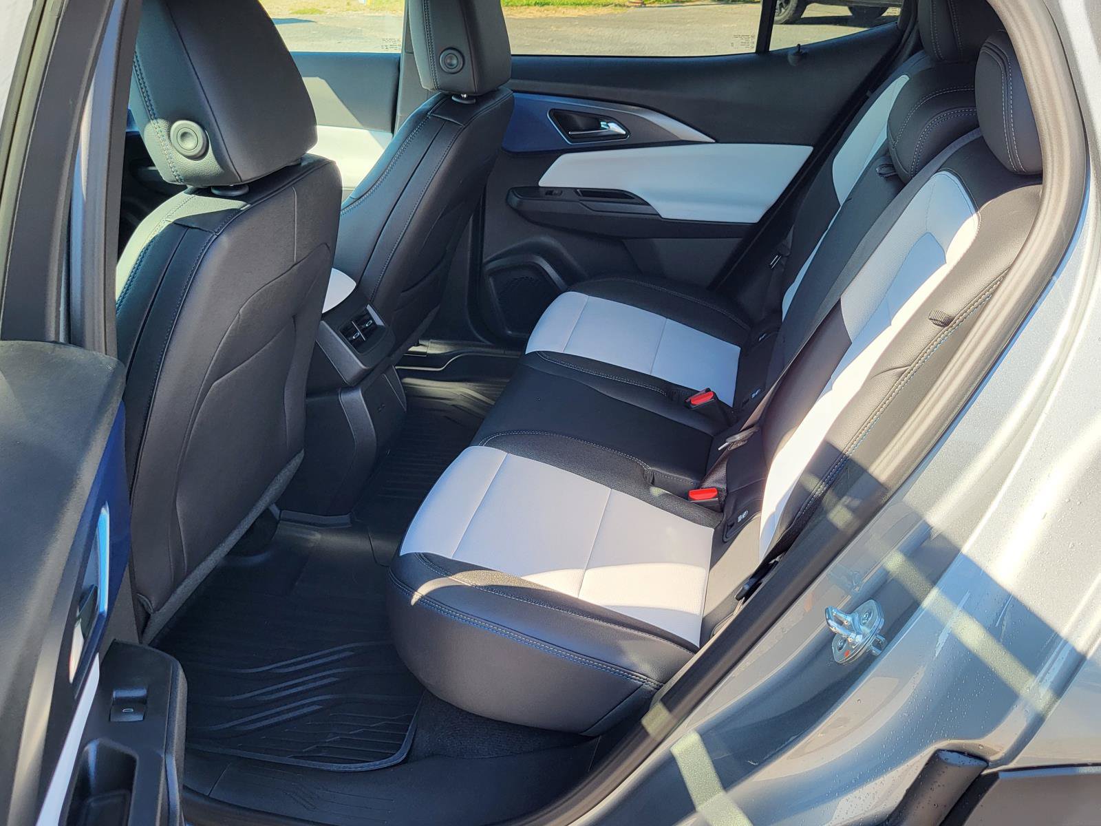 New 2026 Chevrolet Equinox EV LT AWD/4WD image 13