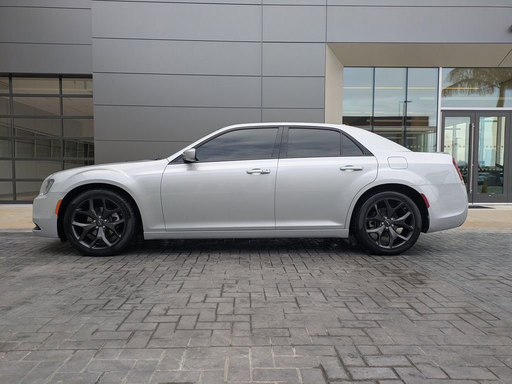 Used 2022 Chrysler 300 S w/ Comfort Group image 8