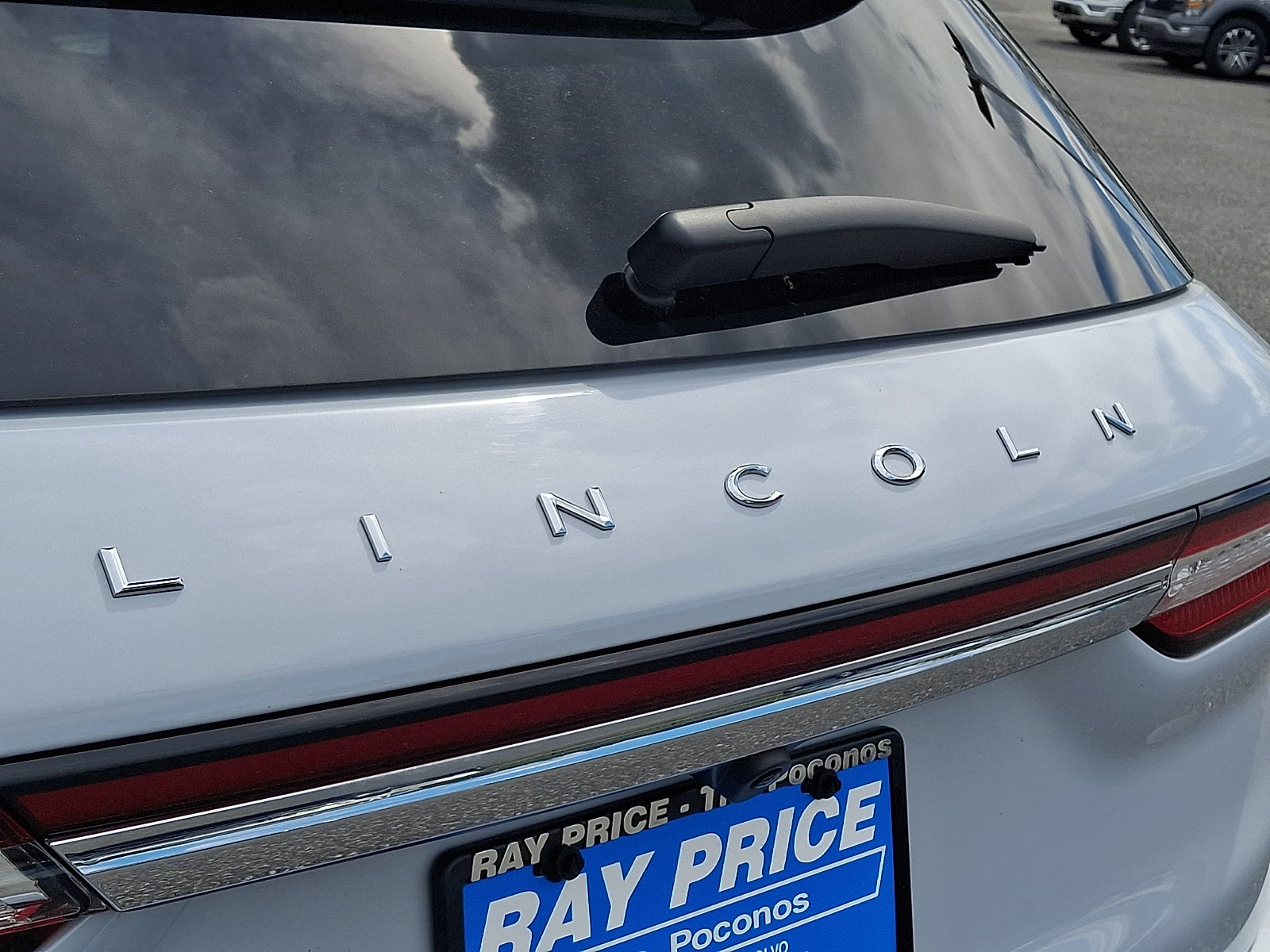 Certified 2025 Lincoln Corsair Reserve w/ Rear Removable Package Tray AWD/4WD image 31