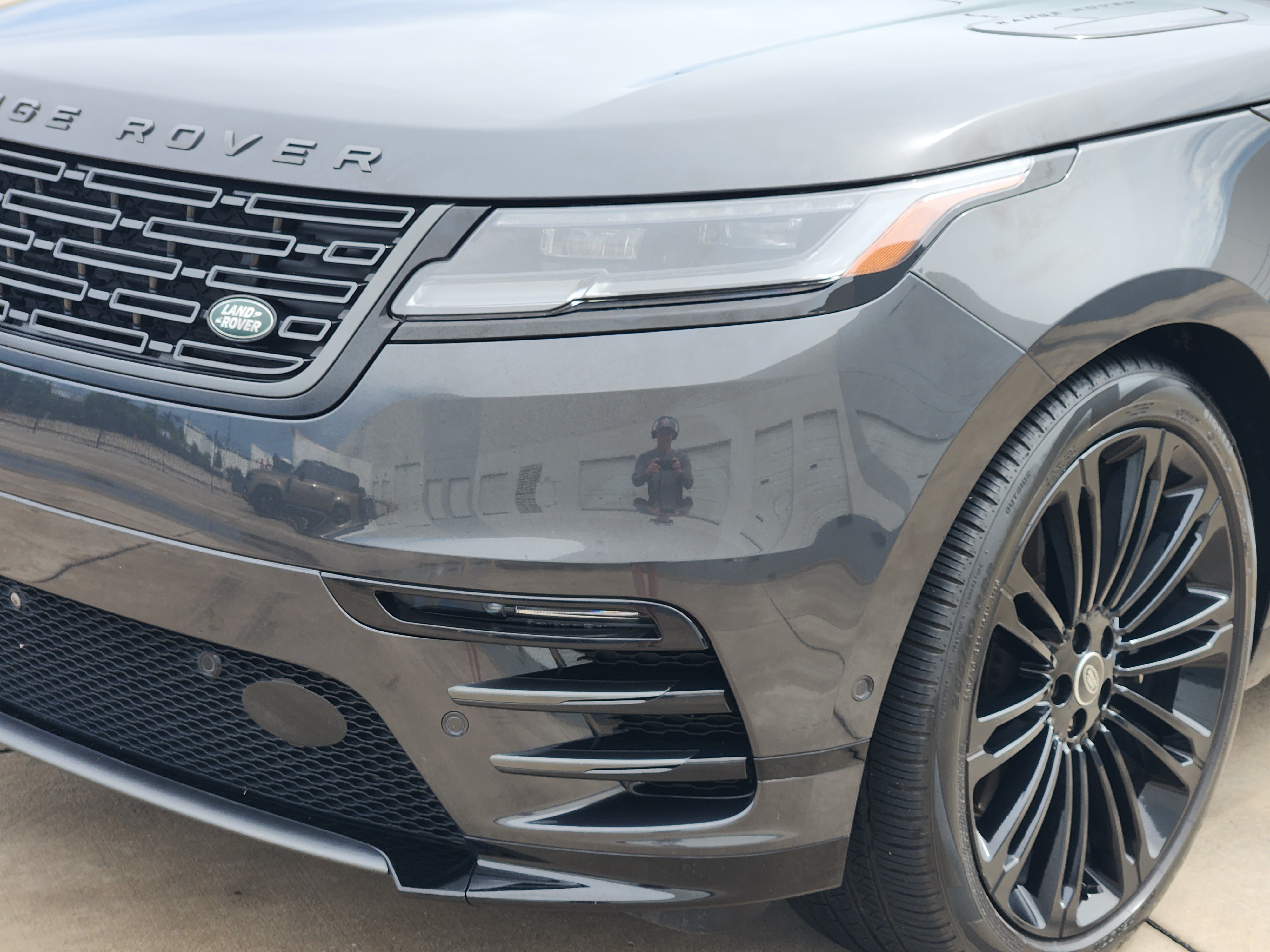 Certified 2026 Land Rover Range Rover Velar Dynamic SE AWD/4WD image 9
