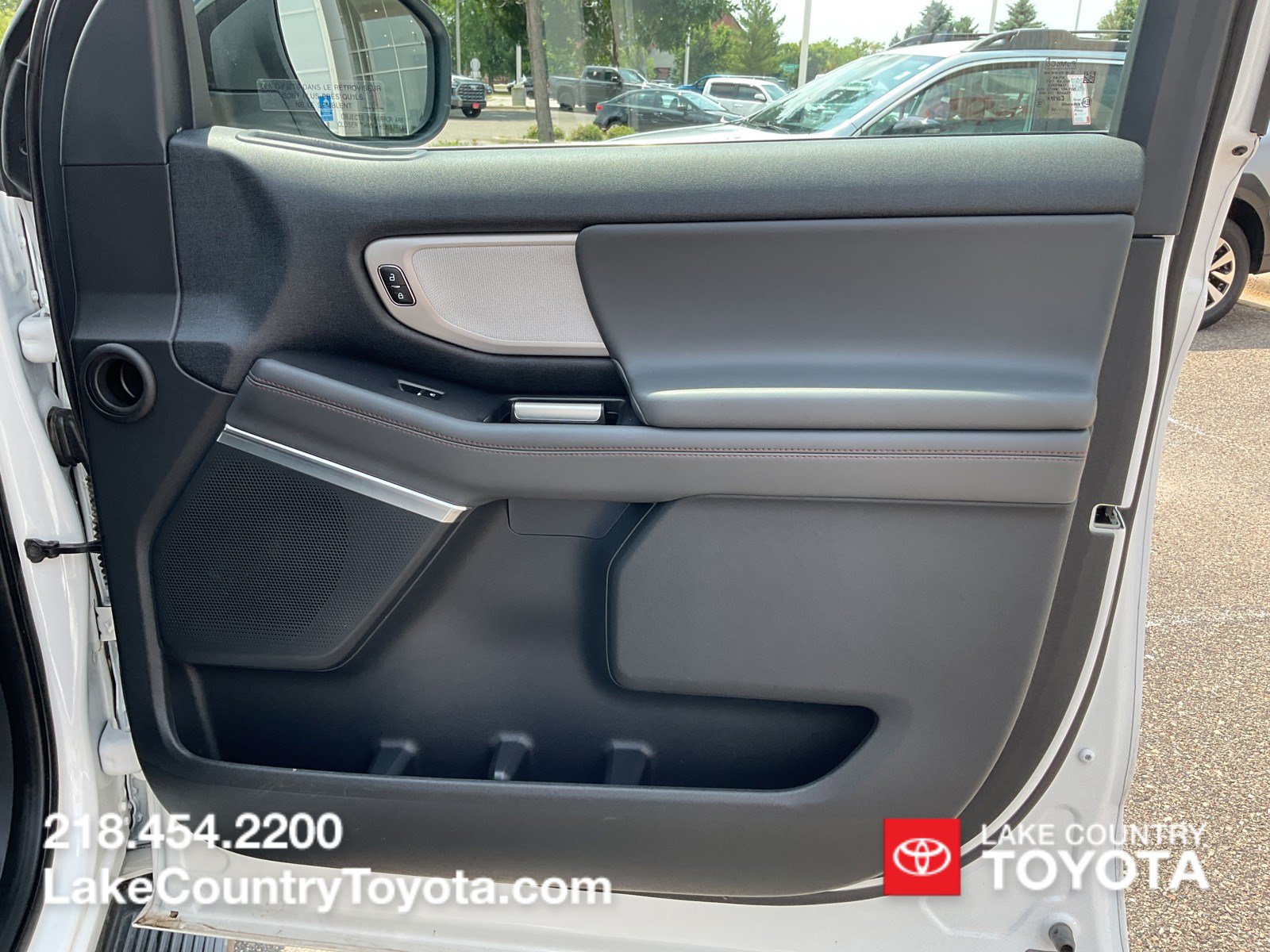 Used 2025 Ford Expedition Active AWD/4WD image 14