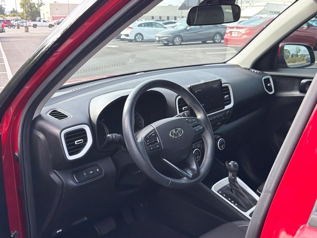 Used 2022 Hyundai Venue Limited FWD image 13