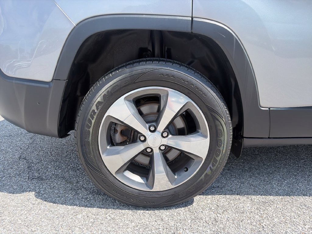 Used 2019 Jeep Cherokee Limited w/ Trailer Tow Group AWD/4WD image 44