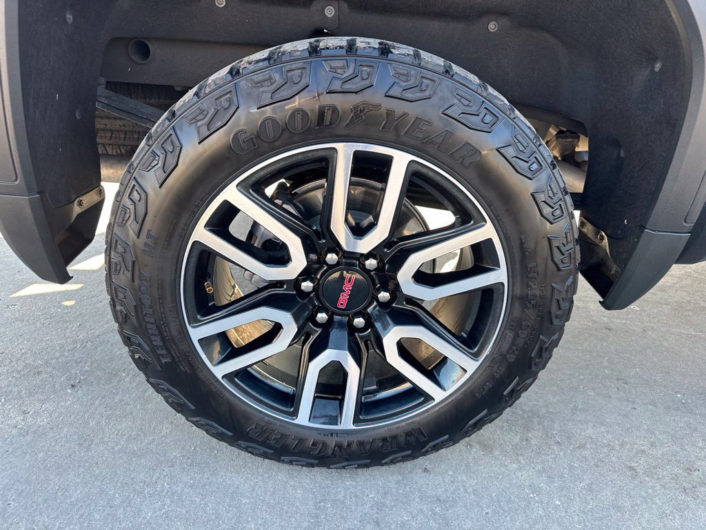 Used 2024 GMC Sierra 1500 AT4 w/ Technology Package AWD/4WD image 38