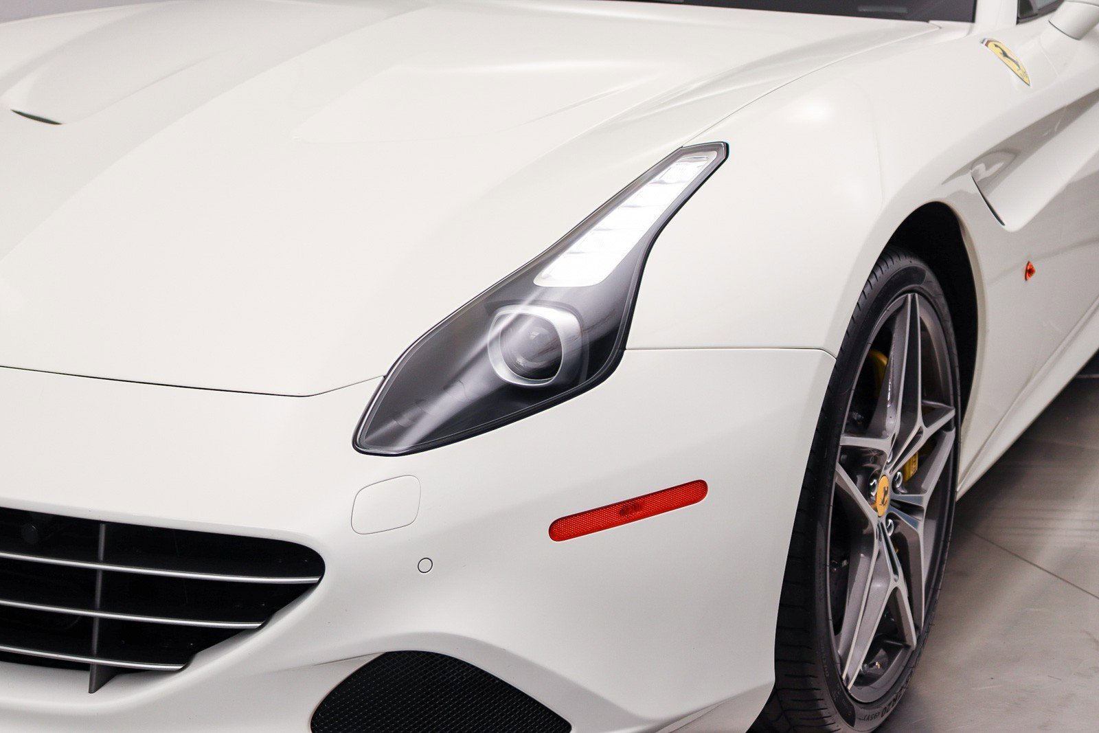 Used 2017 Ferrari California T RWD image 10