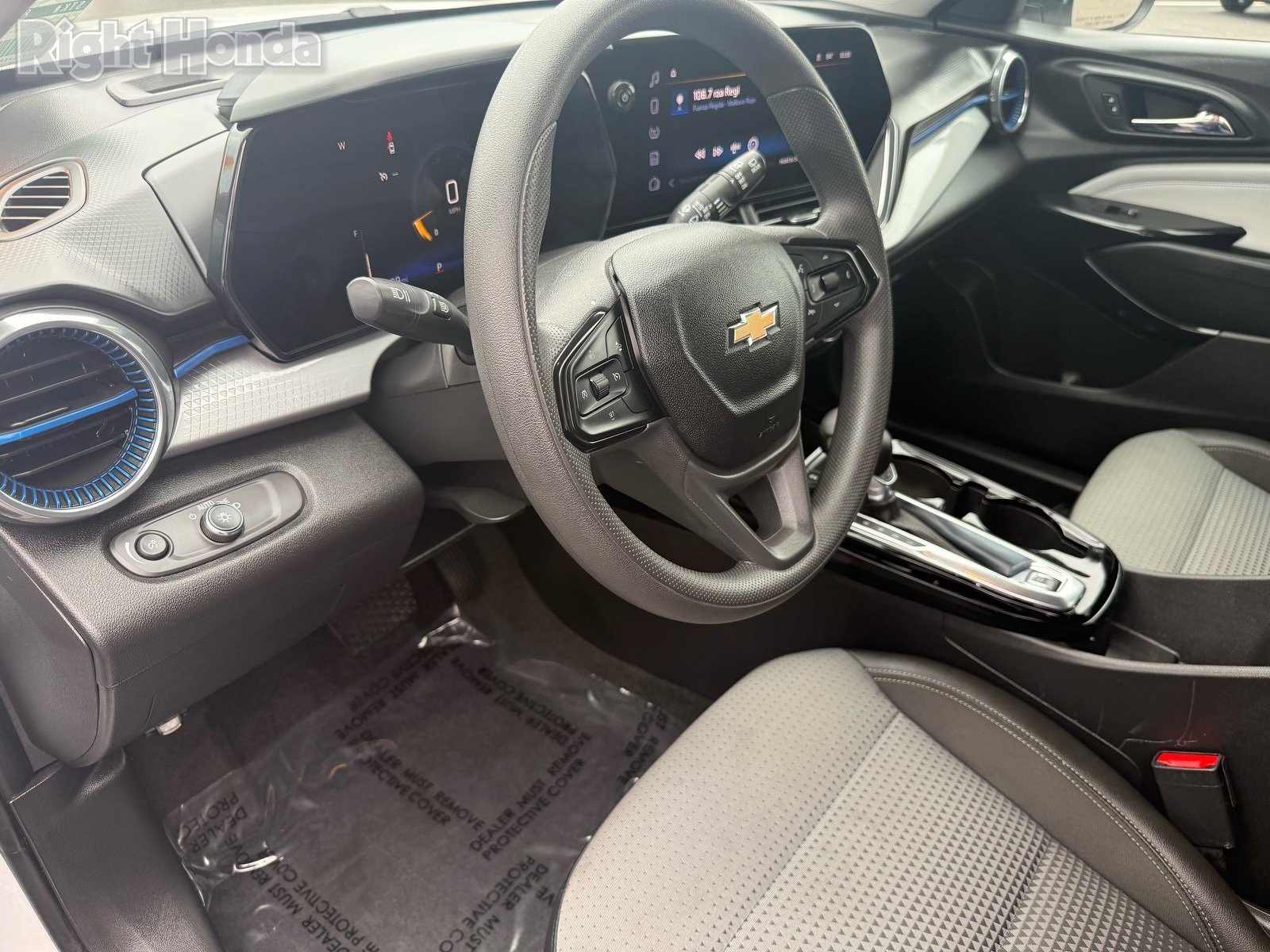 Used 2025 Chevrolet Trax LT image 11