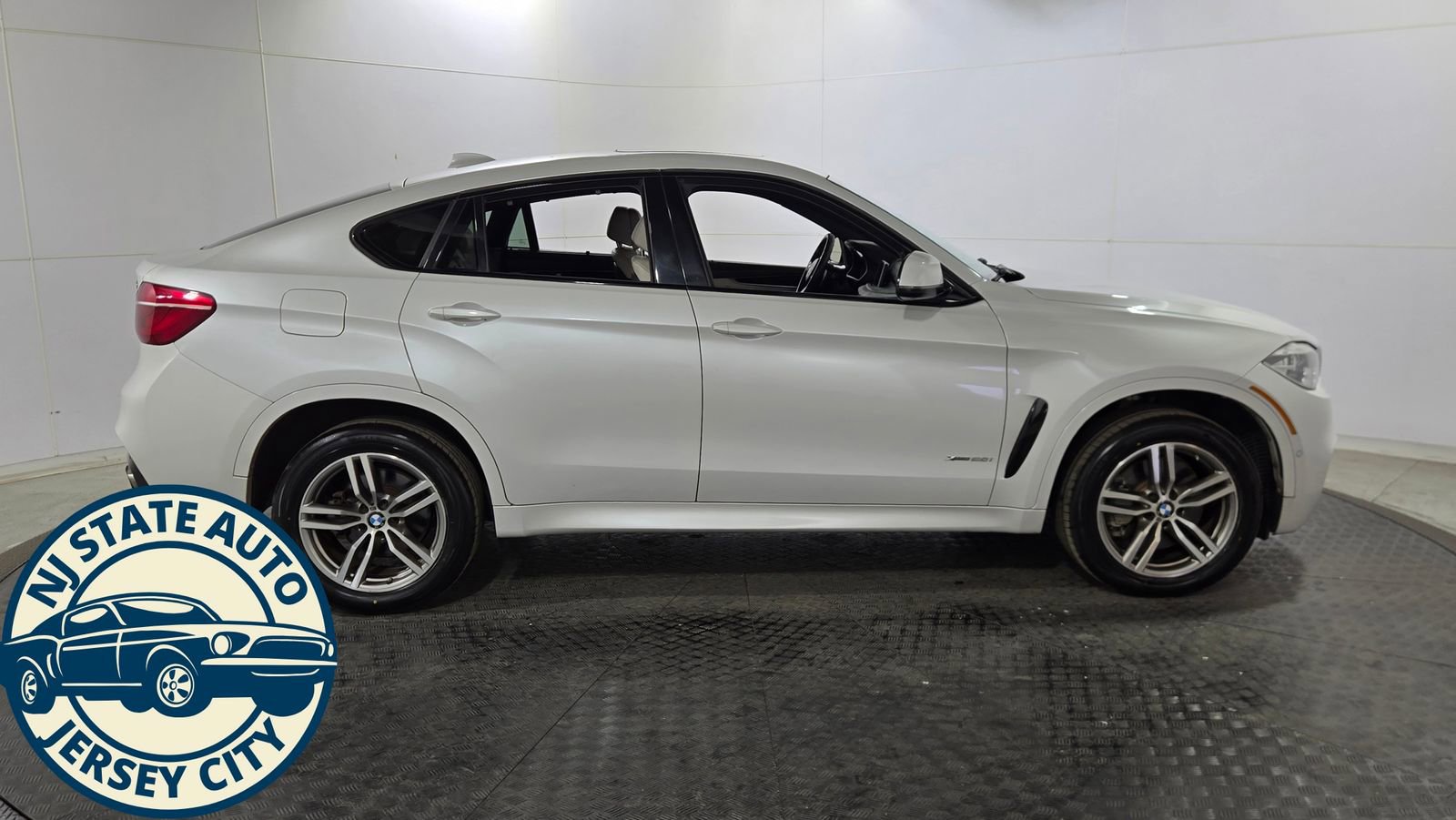 Used 2017 BMW X6 xDrive50i w/ Executive Package image 8