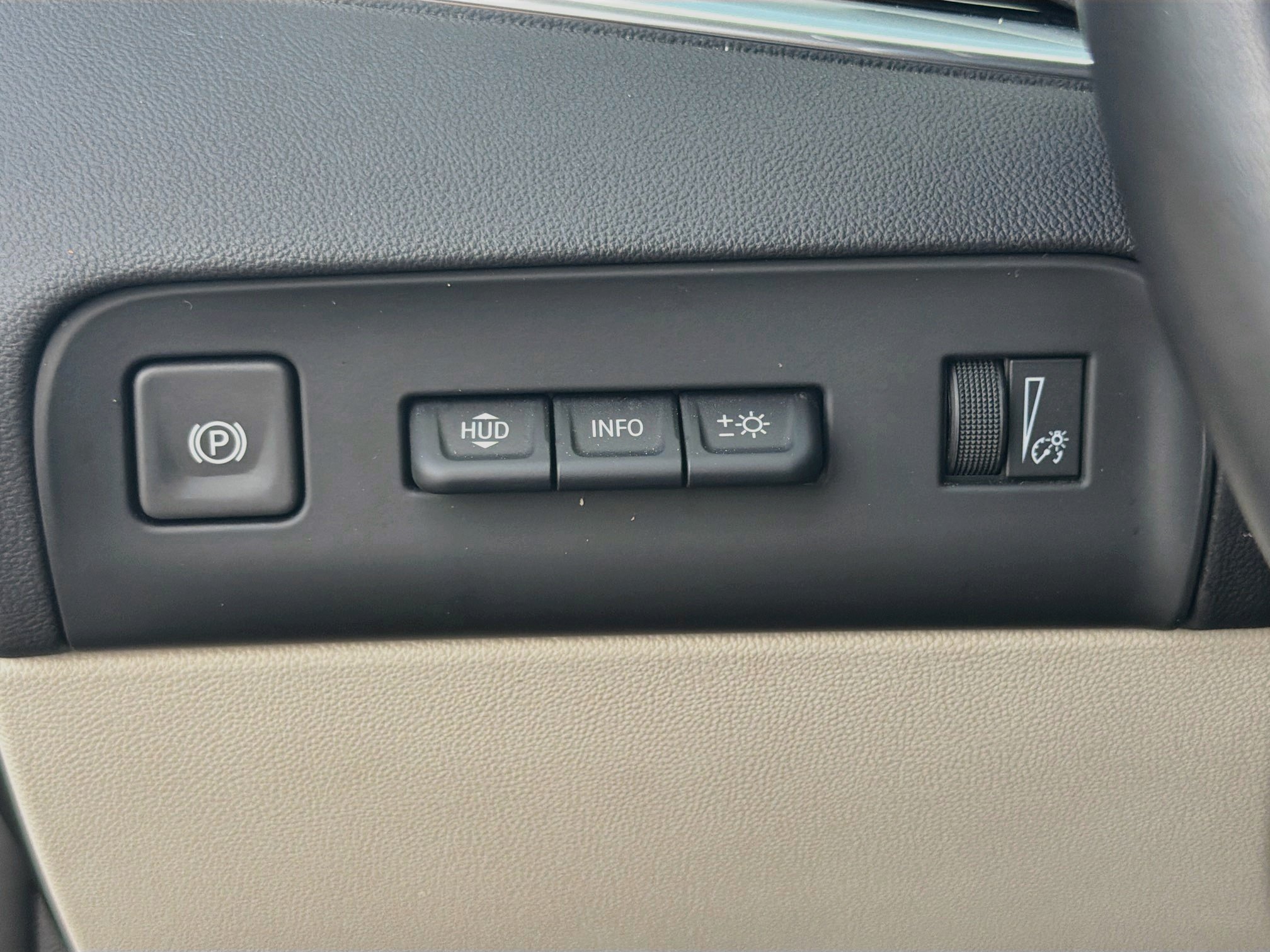 Used 2024 Buick Enclave Avenir w/ Avenir Technology Package FWD image 37
