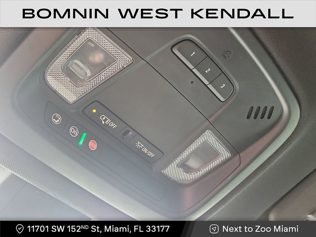 Used 2024 Chevrolet Traverse RS image 20