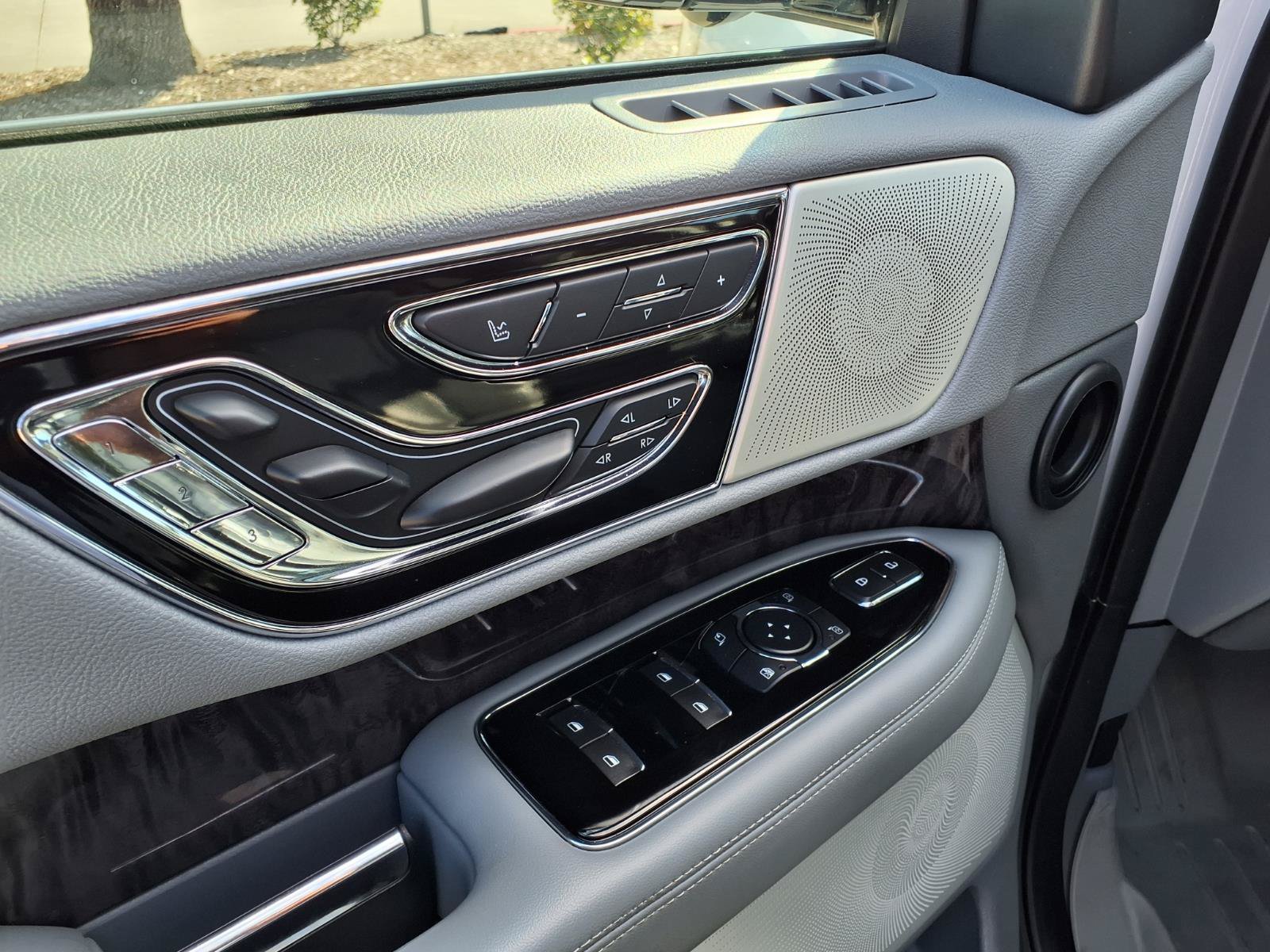 Used 2021 Lincoln Navigator L Reserve w/ Luxury Package AWD/4WD image 20