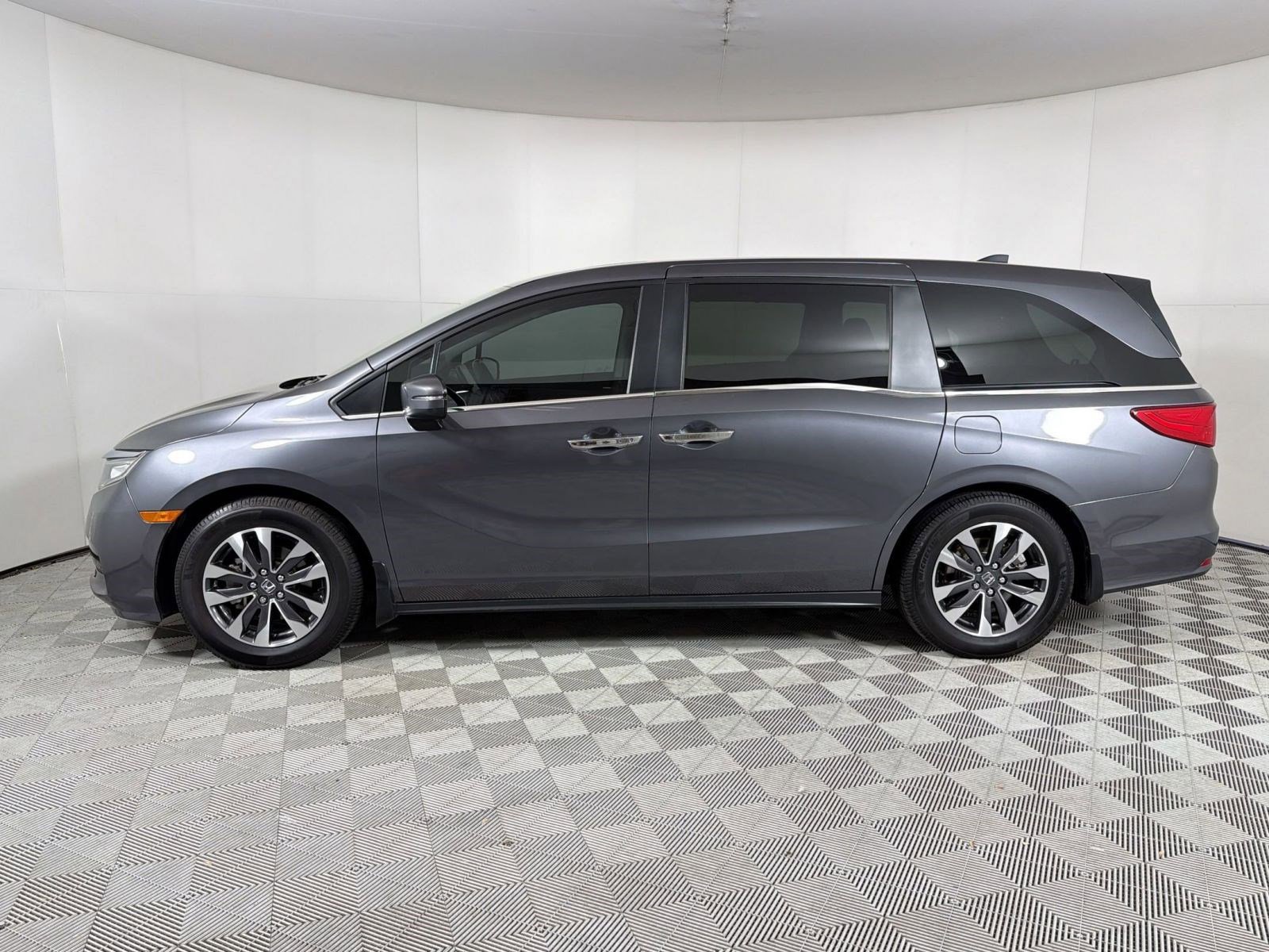 Certified 2024 Honda Odyssey EX-L image 2