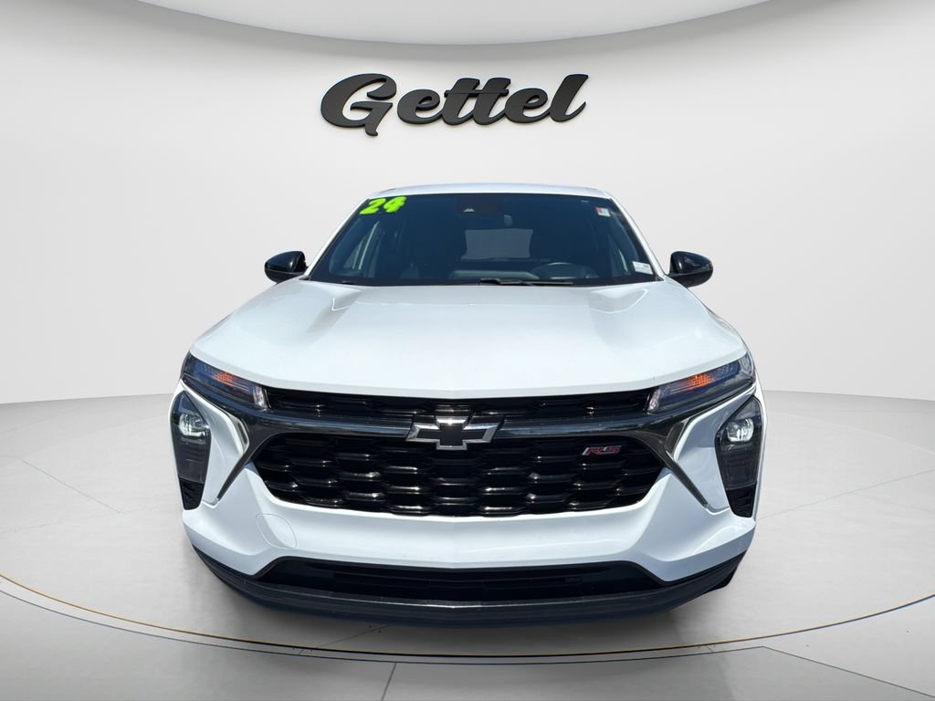 Used 2024 Chevrolet Trax RS w/ Driver Confidence Package FWD video 2