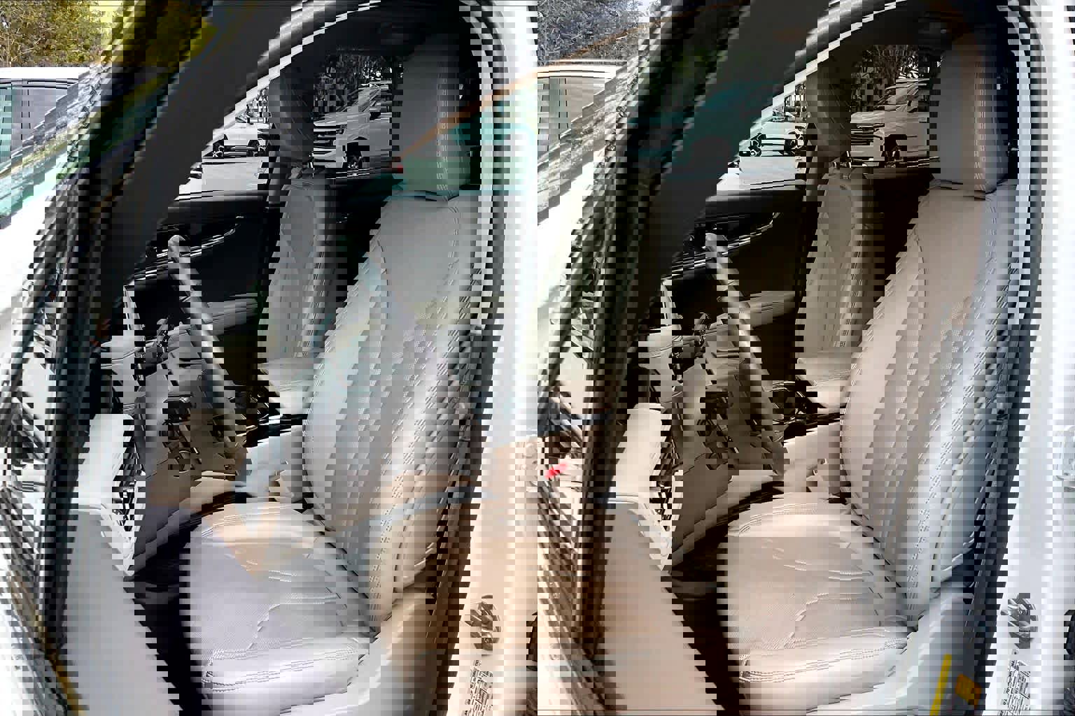 Used 2023 Lincoln Nautilus Reserve w/ Equipment Group 201A image 8