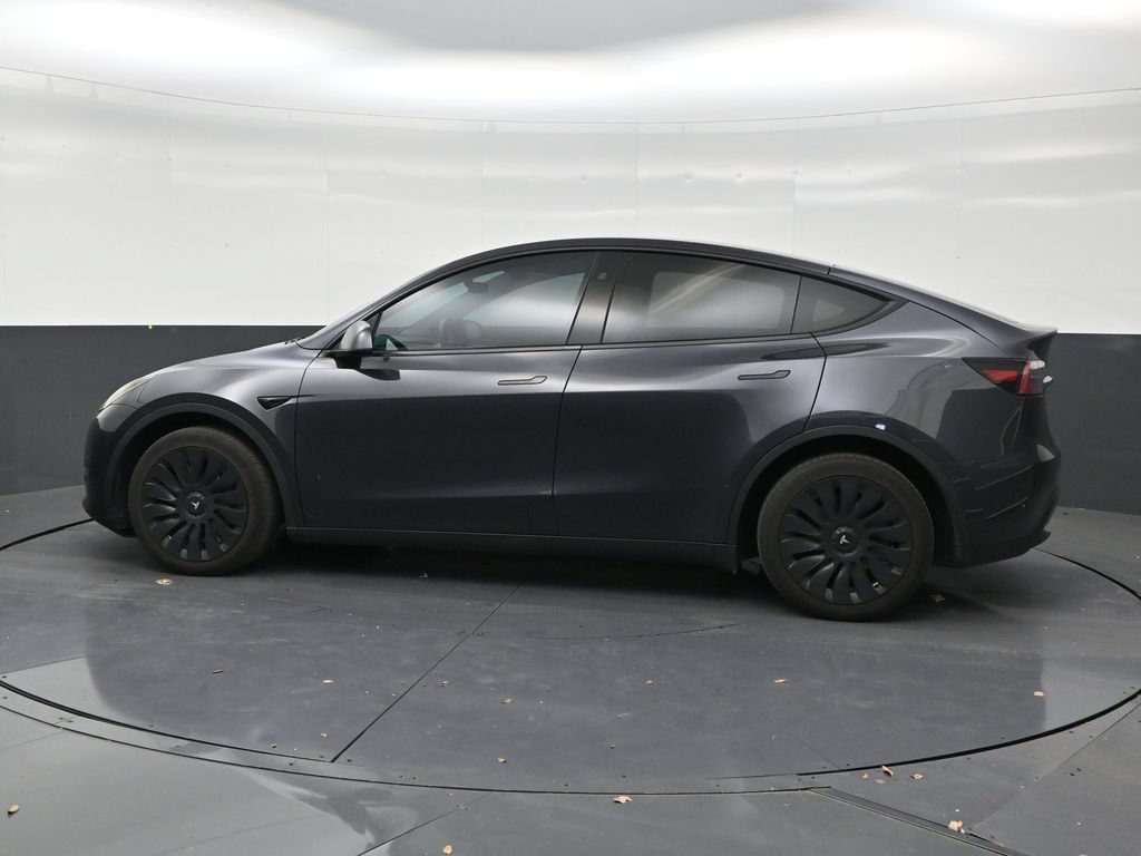 Used 2024 Tesla Model Y Long Range AWD/4WD image 2