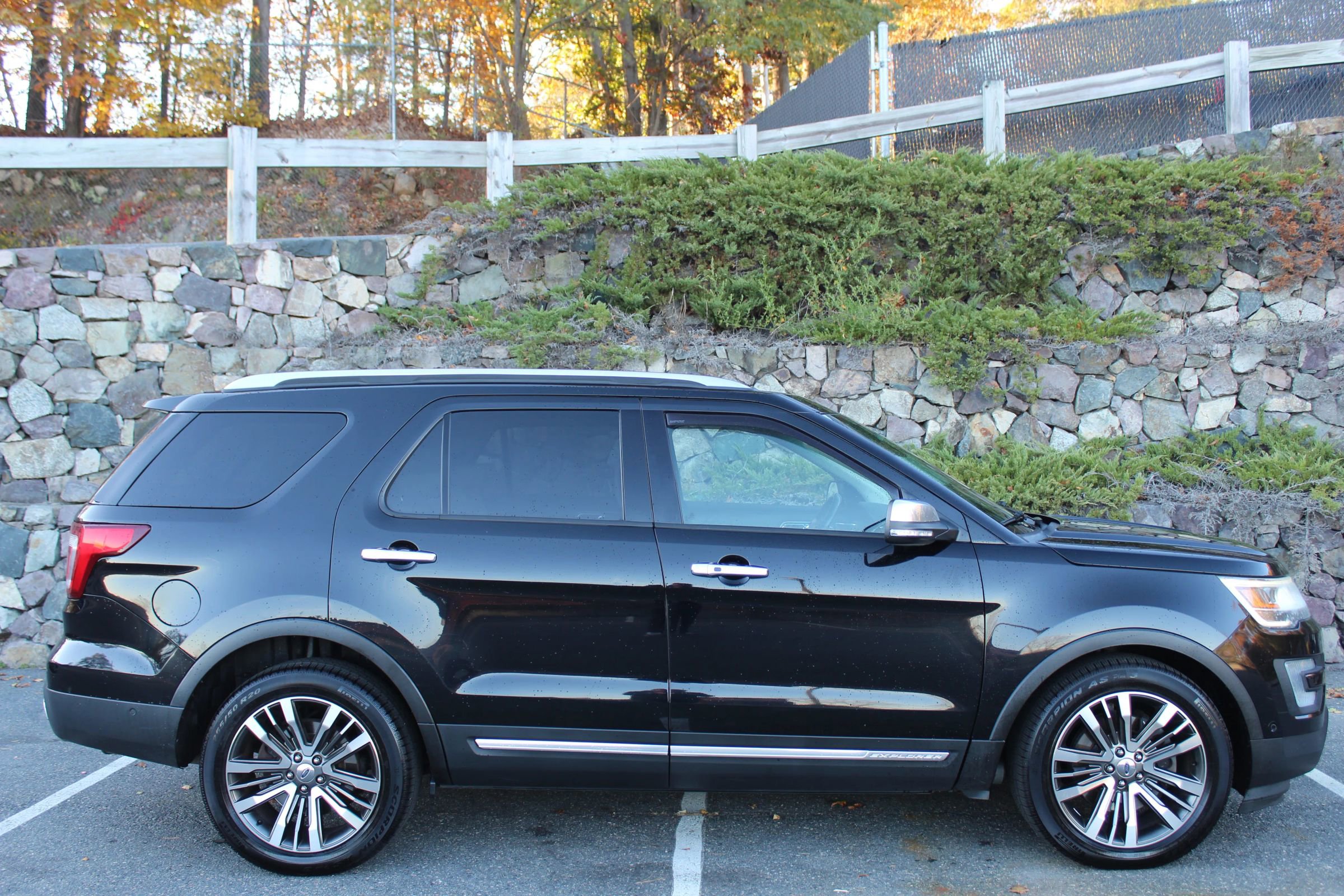 Used 2016 Ford Explorer Platinum image 5