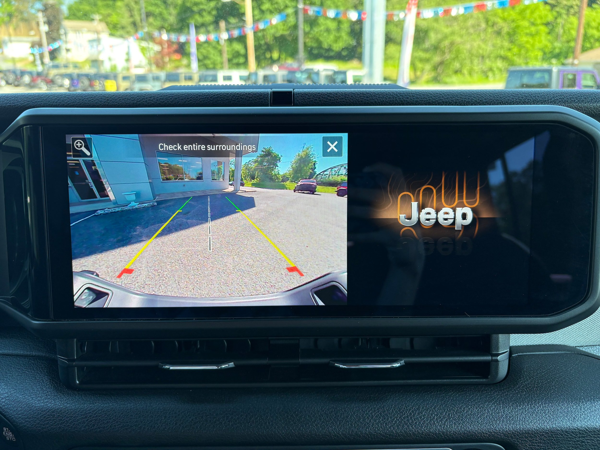 Certified 2025 Jeep Gladiator Sport AWD/4WD image 21
