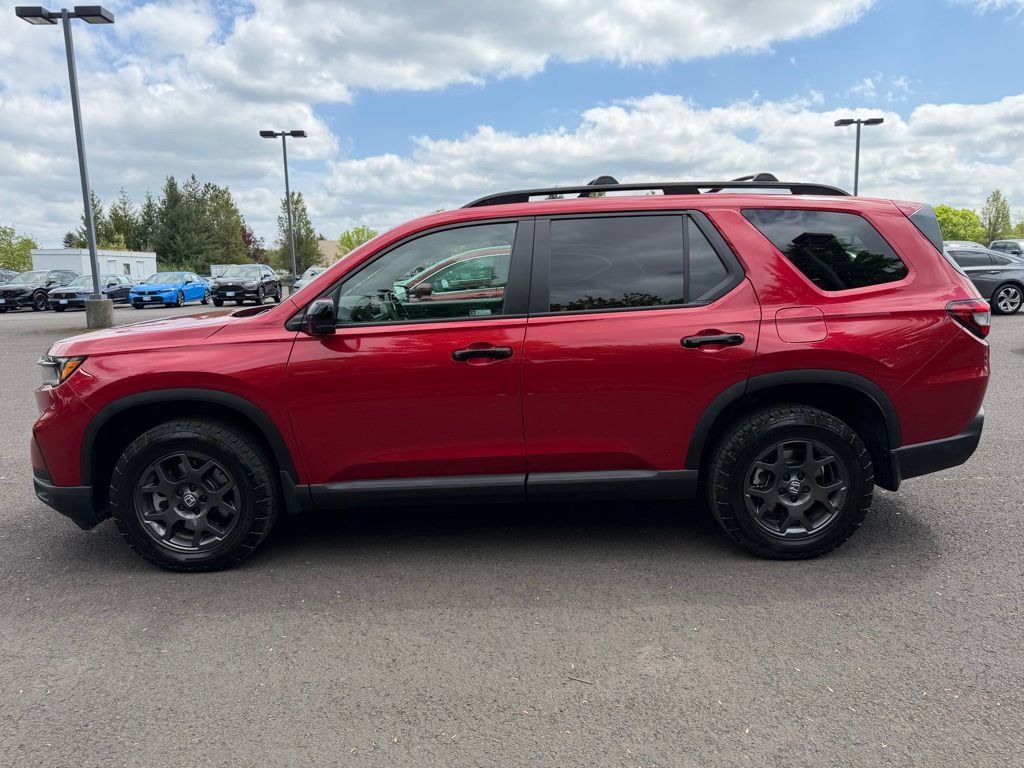 Used 2025 Honda Pilot TrailSport image 5