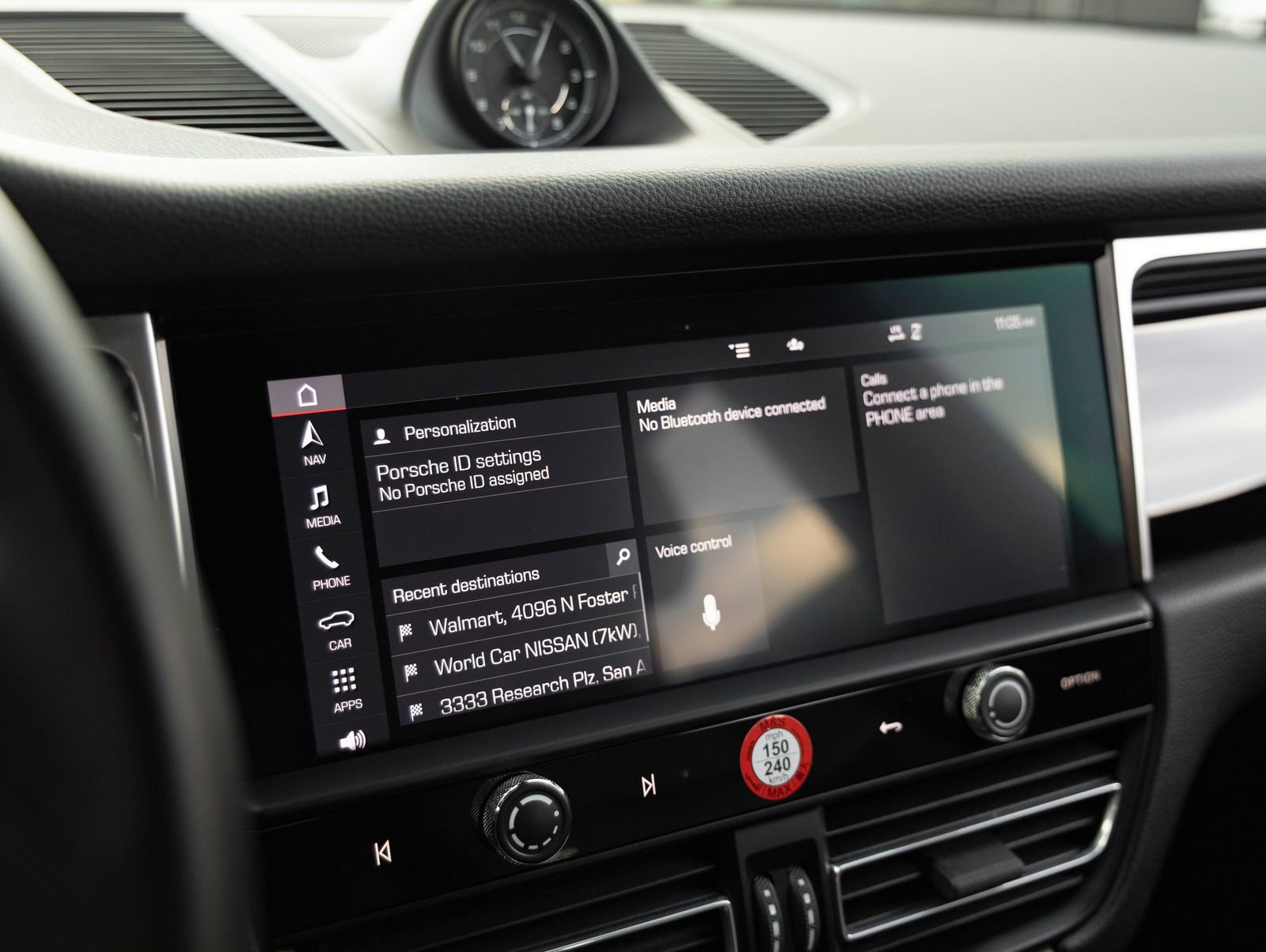 Certified 2024 Porsche Macan image 27