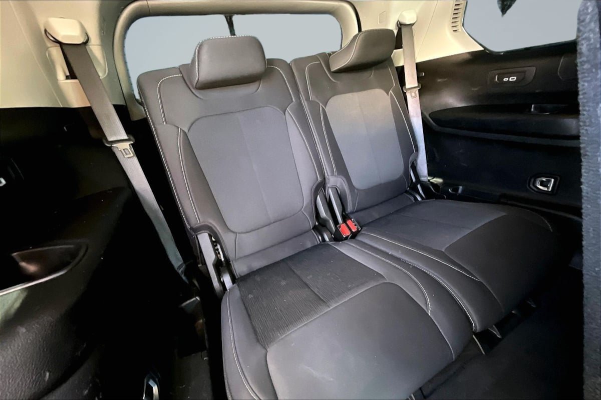 Used 2023 Jeep Grand Cherokee L Laredo w/ Luxury Tech Group I RWD image 28