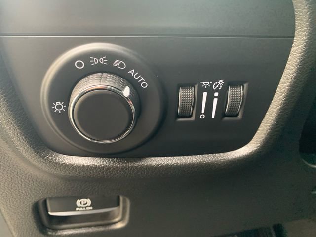 Used 2024 Jeep Grand Cherokee Laredo image 25