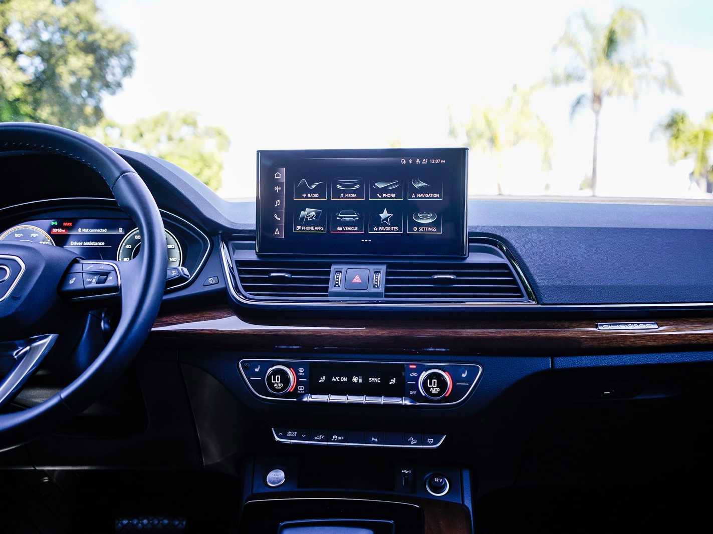 Used 2022 Audi Q5 e Premium w/ Convenience Package image 13