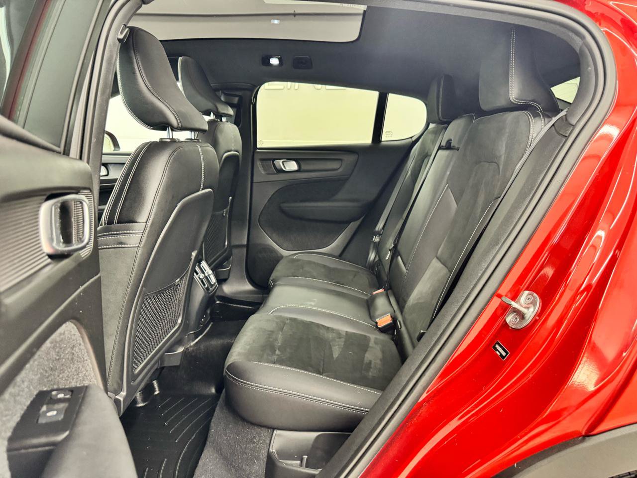 Used 2022 Volvo C40 P8 Recharge Ultimate AWD/4WD image 17