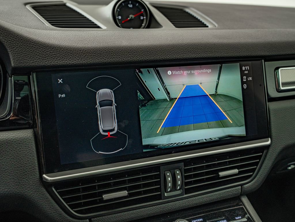 Certified 2023 Porsche Cayenne Platinum Edition image 33