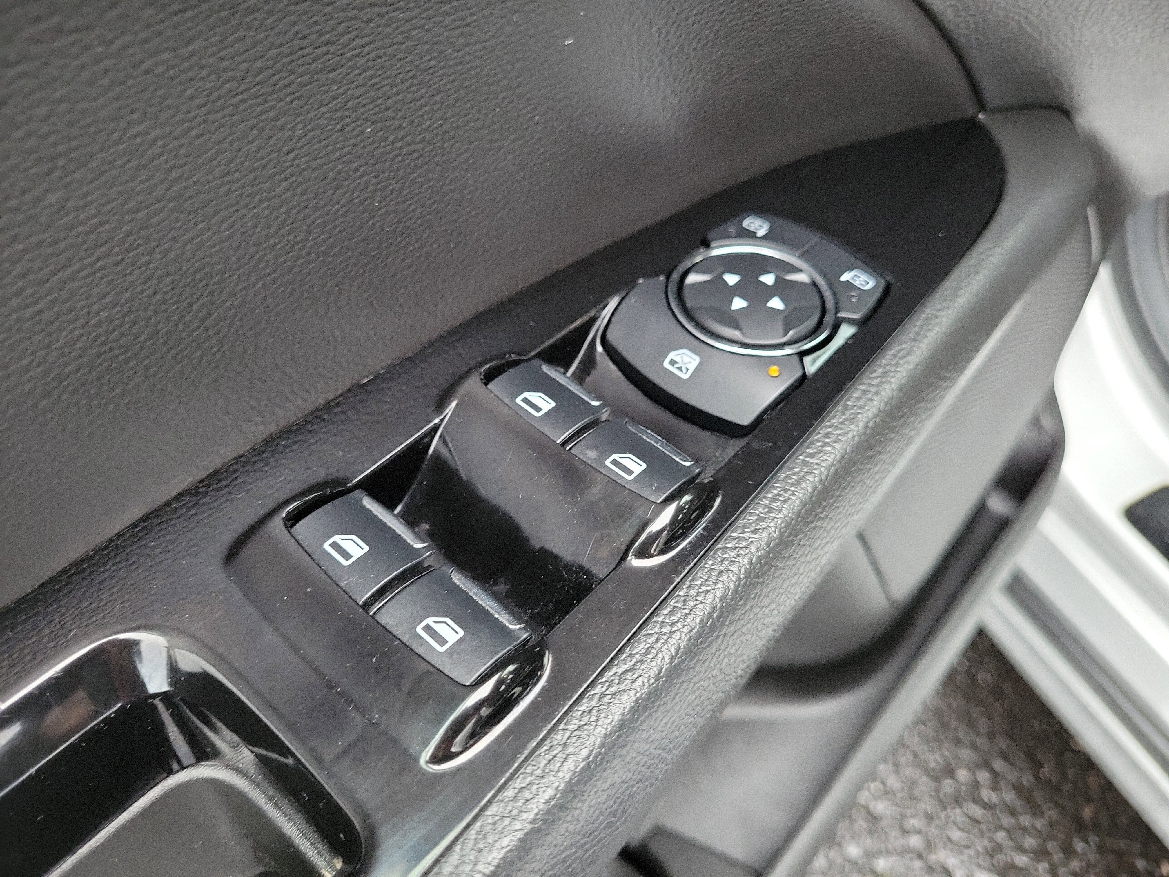 Used 2015 Ford Fusion SE w/ Equipment Group 502A image 19