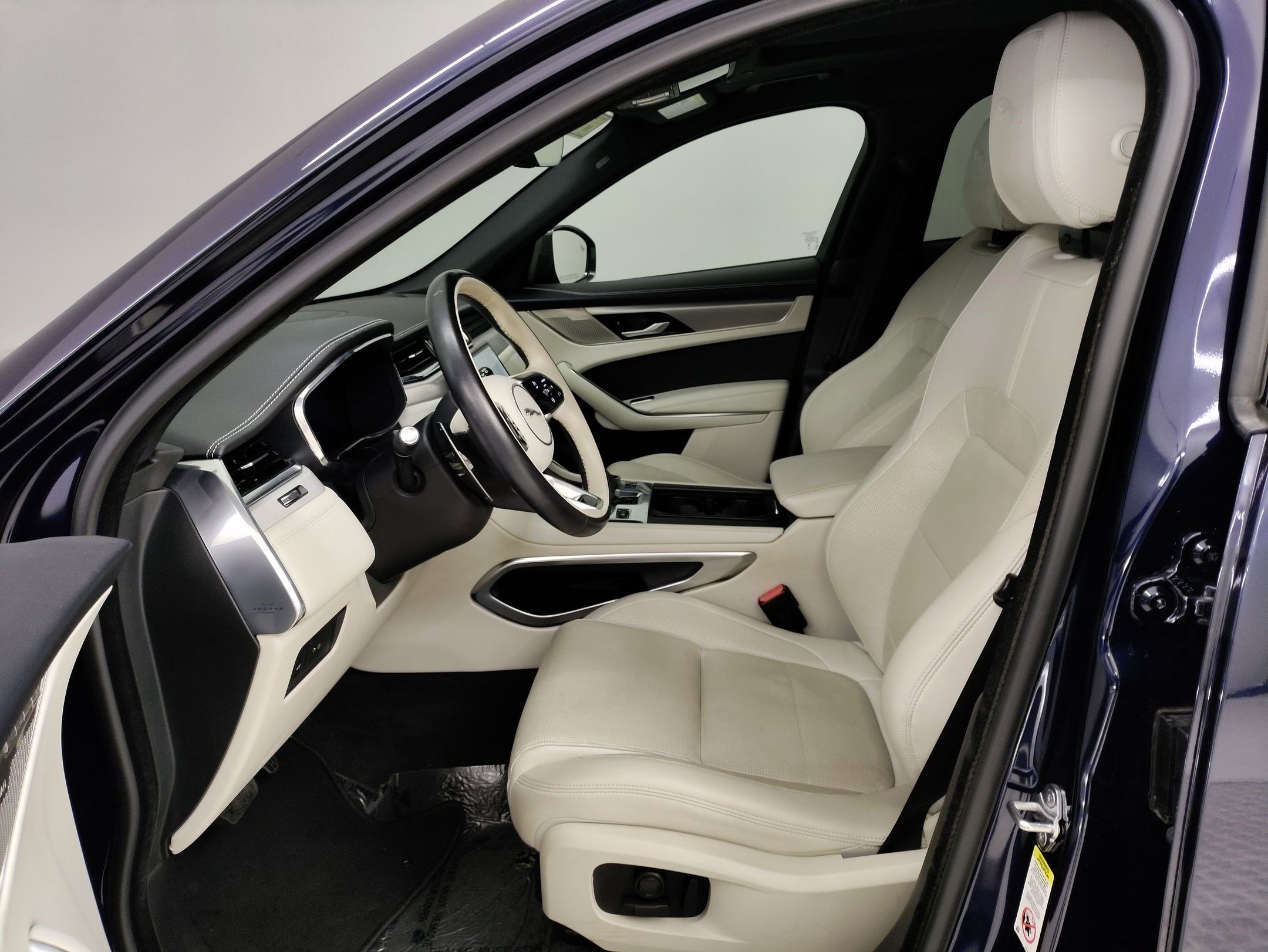 Used 2024 Jaguar F-PACE R-Dynamic S image 13