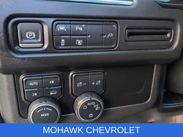 Used 2022 Chevrolet Suburban RST w/ Luxury Package AWD/4WD image 36