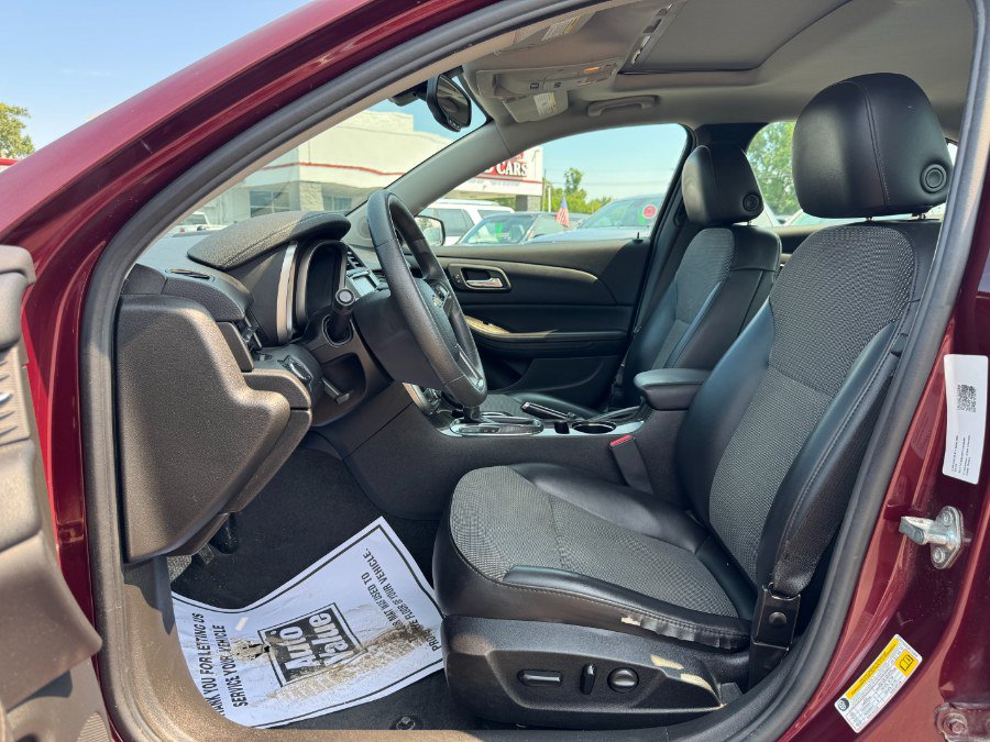 Used 2015 Chevrolet Malibu LT FWD image 15