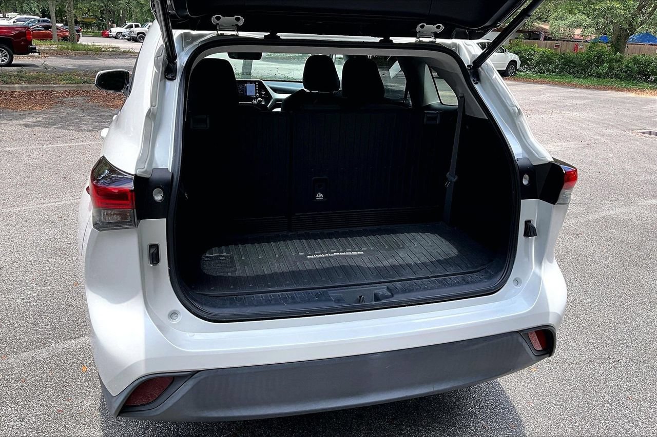 Used 2020 Toyota Highlander XLE FWD image 37