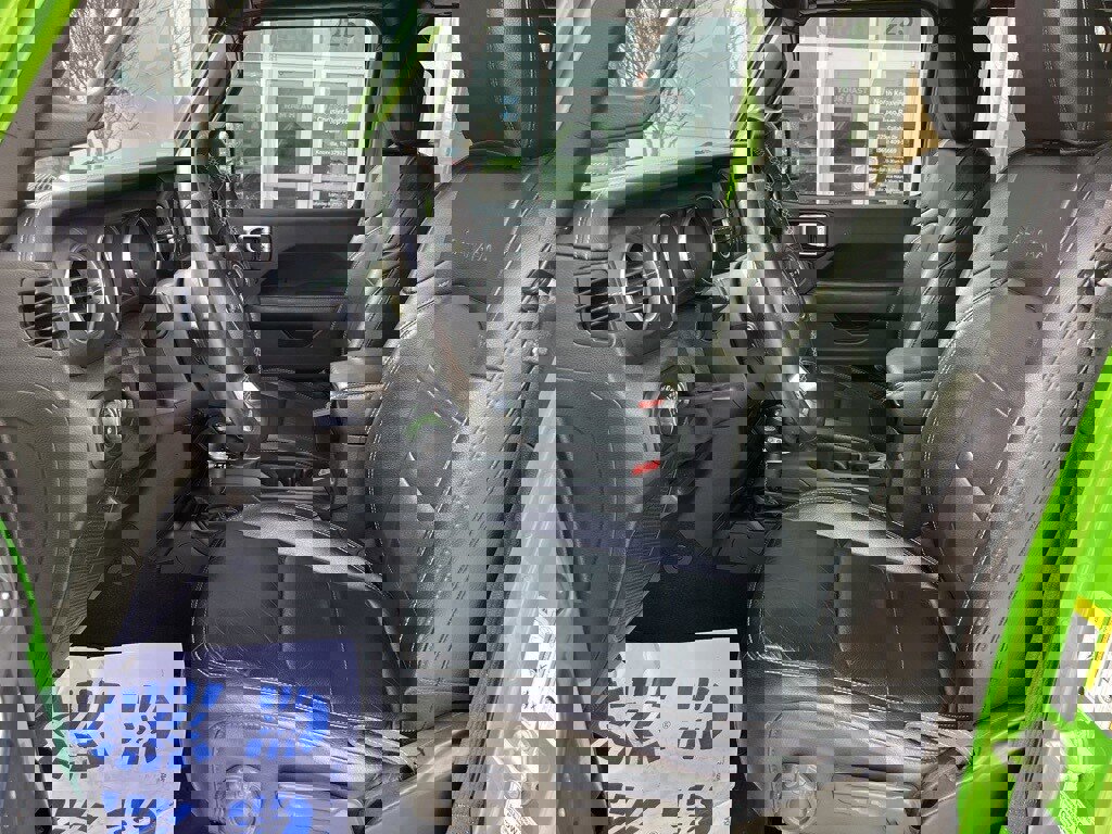 Used 2018 Jeep Wrangler Unlimited Sahara image 3