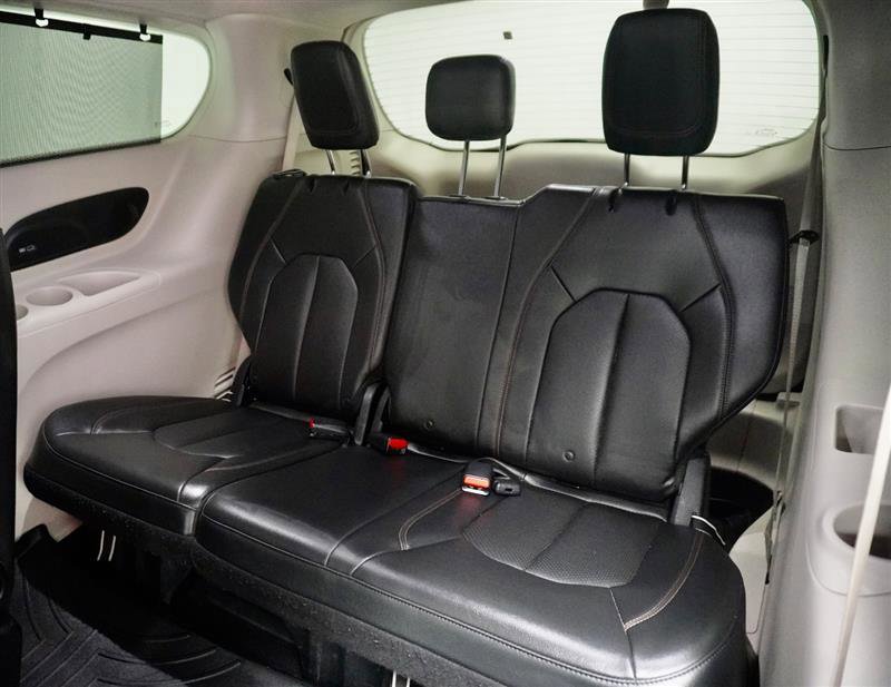 Used 2017 Chrysler Pacifica Touring-L Plus FWD image 5