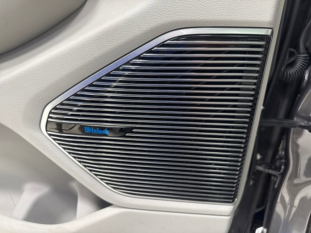 Used 2022 Jeep Grand Cherokee Overland w/ Luxury Tech Group IV image 19