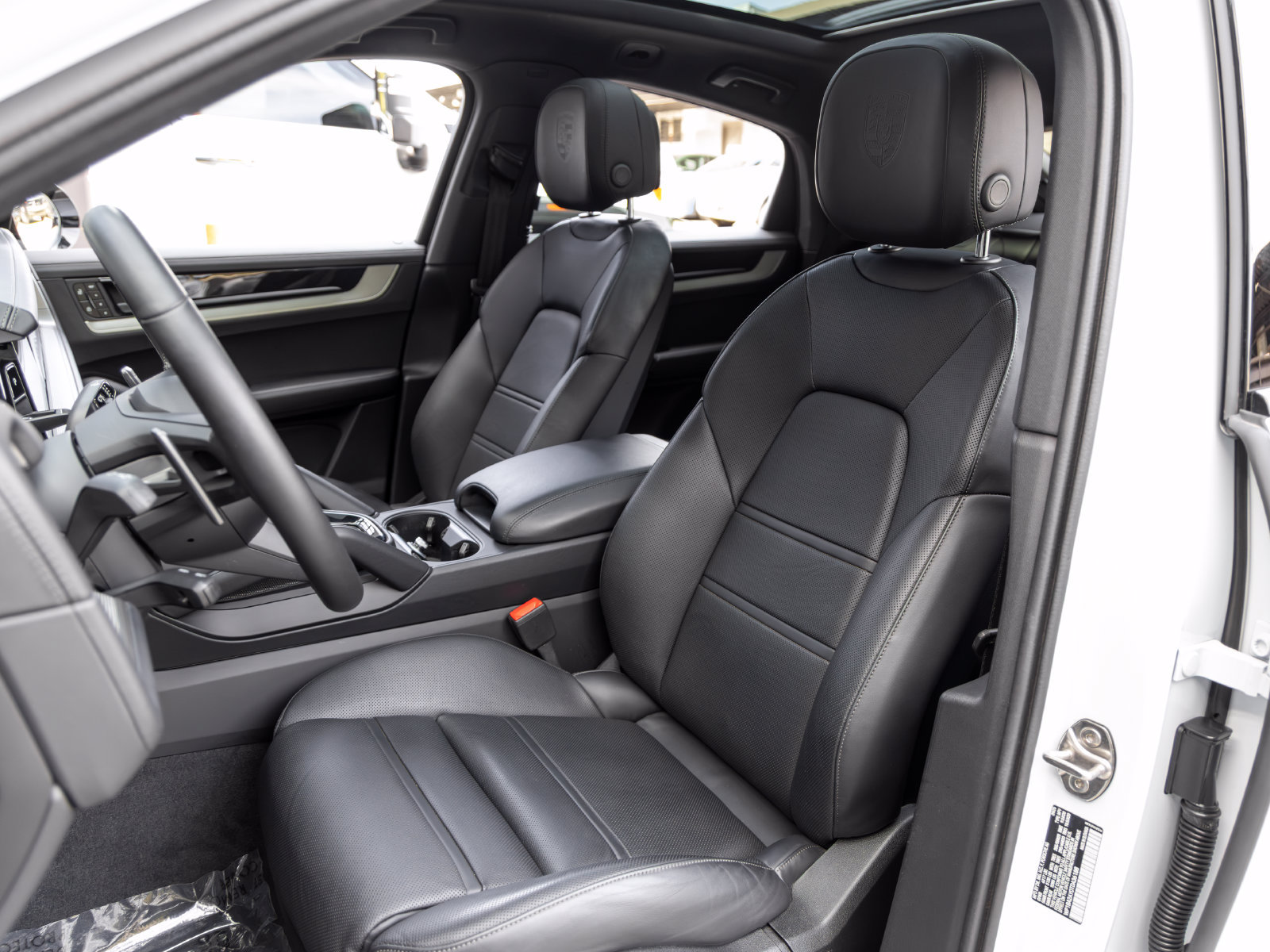 Certified 2026 Porsche Cayenne Coupe AWD/4WD image 5