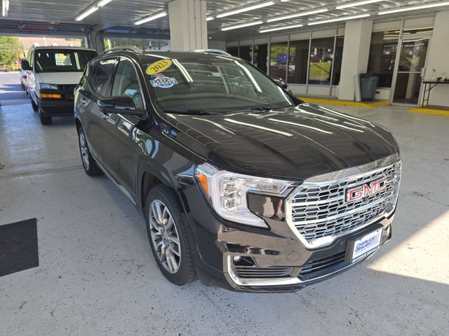 Used 2023 GMC Terrain Denali w/ Denali Premium Package AWD/4WD image 7