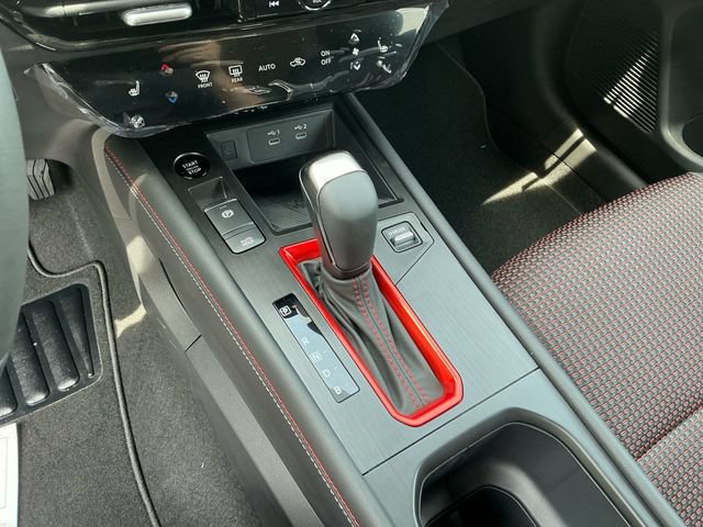 New 2026 Nissan Kicks SR w/ Cold Weather Package AWD/4WD image 13