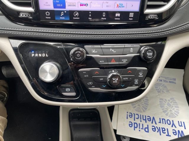 Used 2024 Chrysler Pacifica Limited FWD image 13