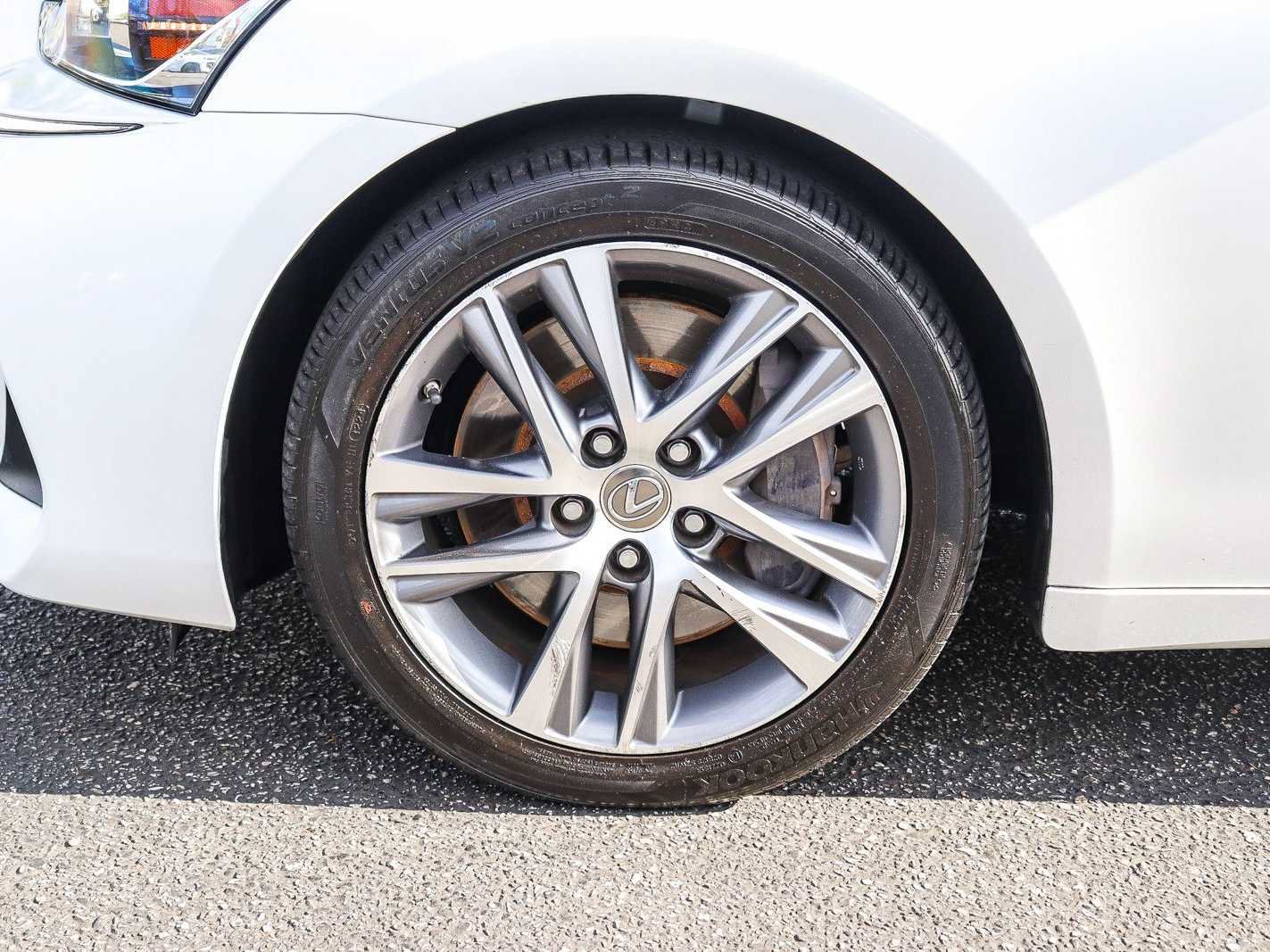Used 2018 Lexus IS 300 RWD image 9