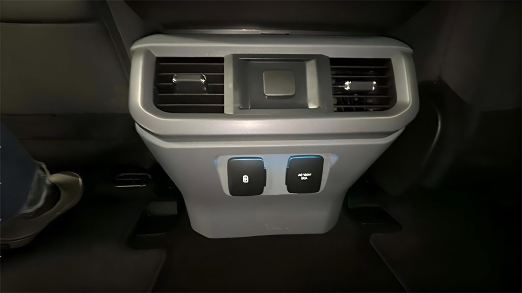 Used 2024 Ford F150 XLT w/ Mobile Office Package image 14