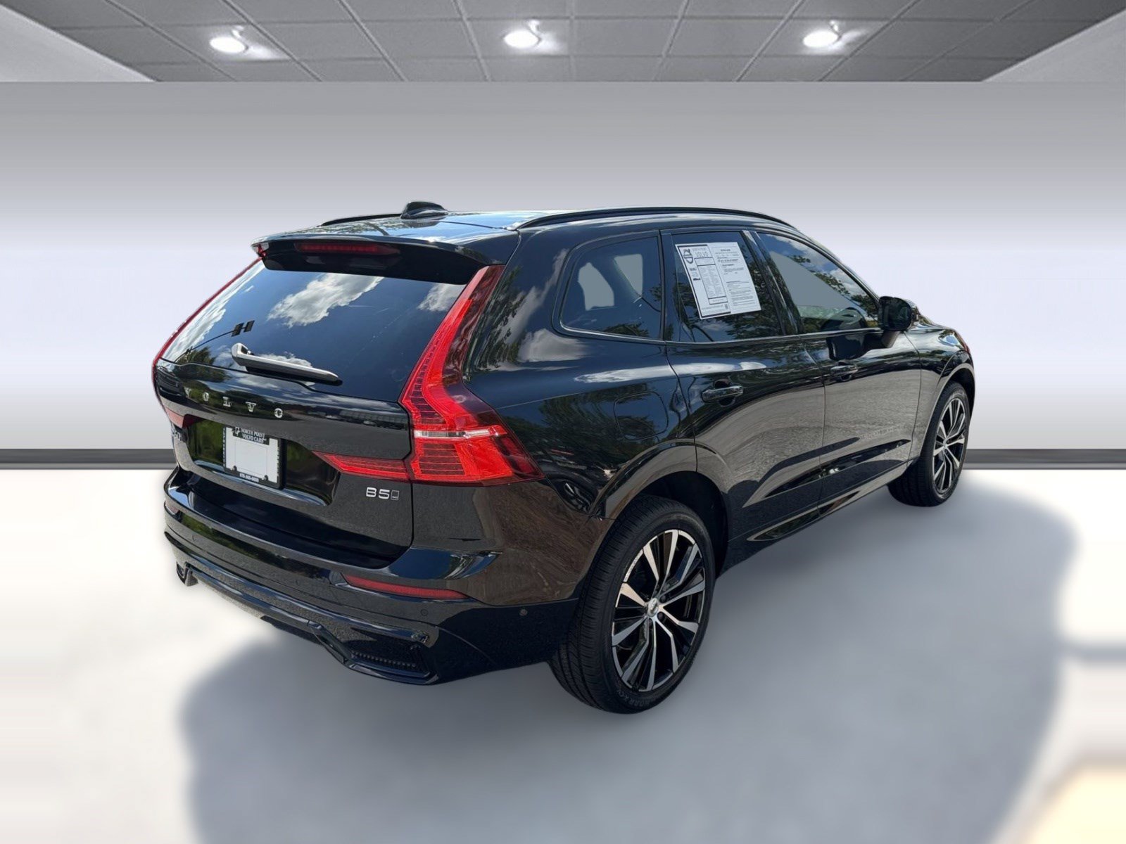 Used 2023 Volvo XC60 B5 Plus w/ Climate Package AWD/4WD image 9
