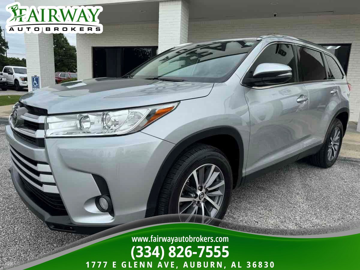 Used 2019 Toyota Highlander XLE FWD image 2